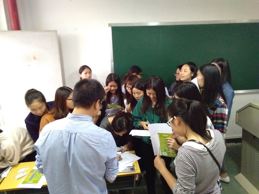 招聘会现场照片1.jpg