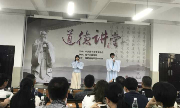汉服表演._meitu_3.jpg 汉服表演._meitu_3.jpg