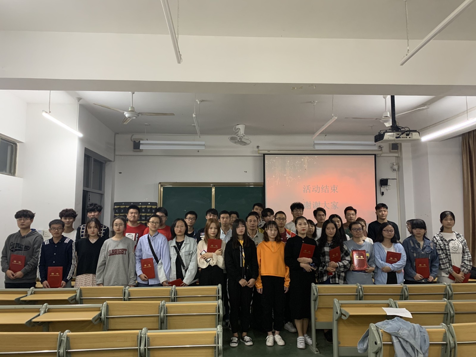 新老生学生干部合照.jpg