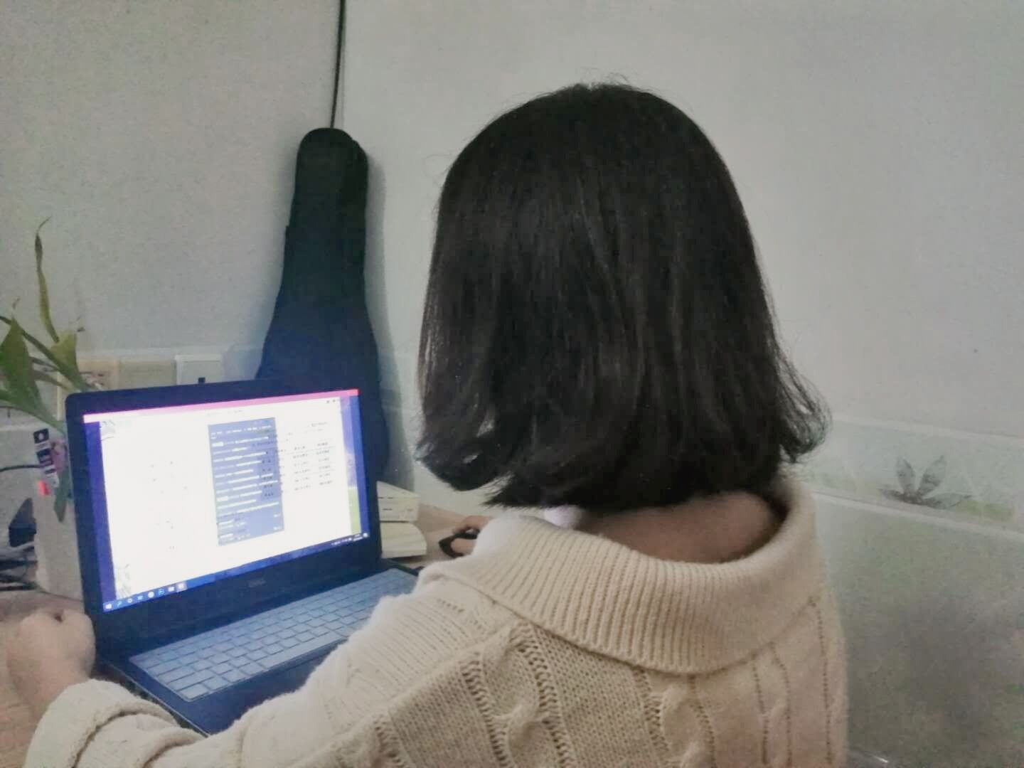 学生学习照片.jpg 学生学习照片.jpg